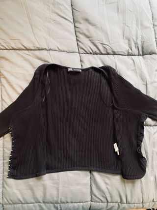 Top corto Zara negro con ganchos