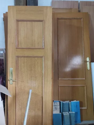 Puerta de madera maciza