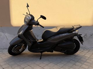 Piaggio Beverly 125 Scooter Gris/Negro