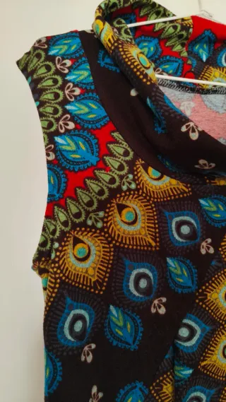 Vestido estampado cuello alto sin mangas