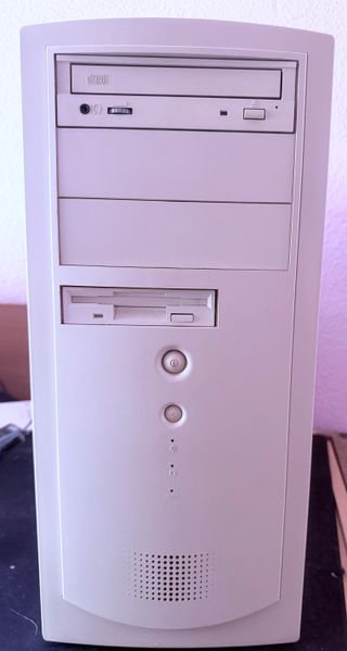 PC Retro Pentium II Windows 98SE Gamer