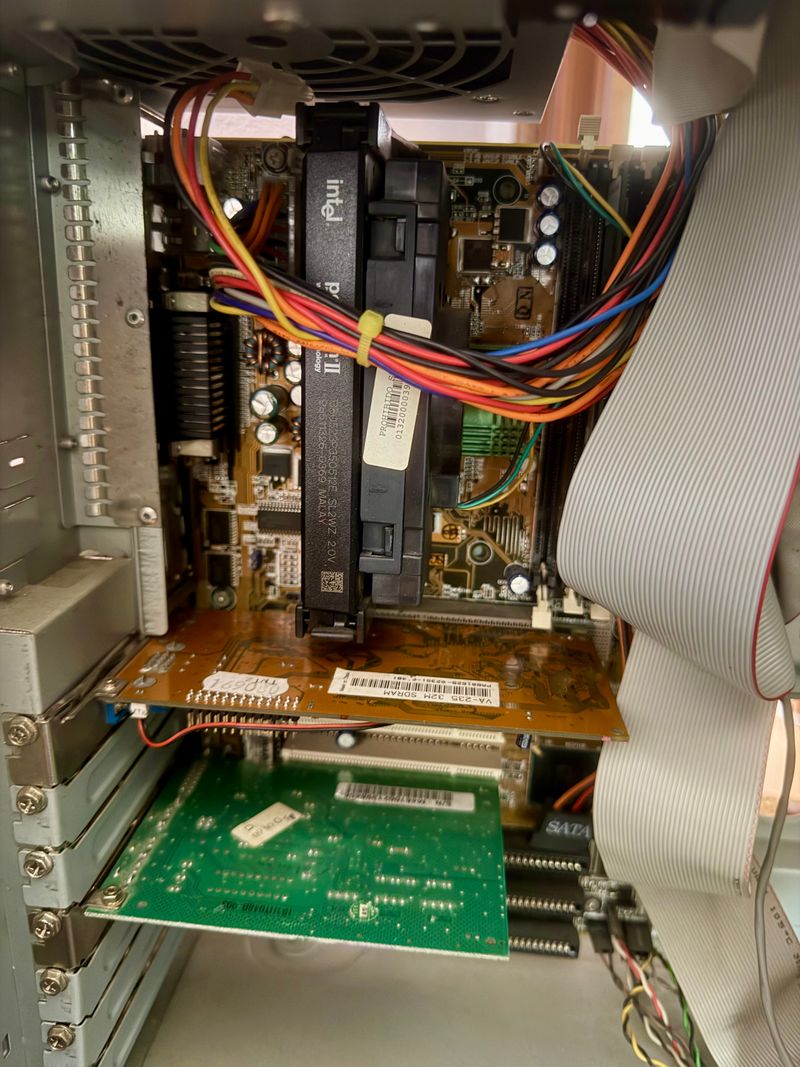 PC Retro Pentium II Windows 98SE Gamer afbeelding 2