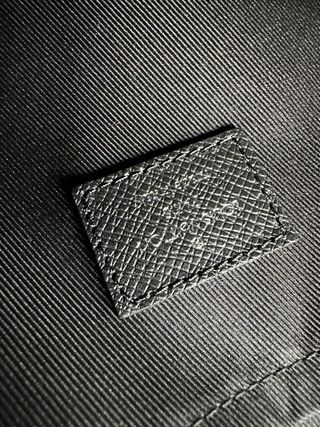 Louis Vuitton Discovery Messenger Bag