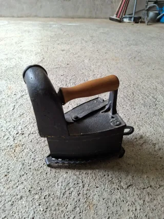 Plancha antigua de hierro