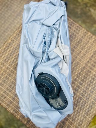 Colchon inflable. Enchufar a la corriente y inflar