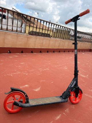 Patinete Oxelo naranja y negro