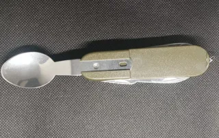 Navaja multiusos con cubiertos y funda