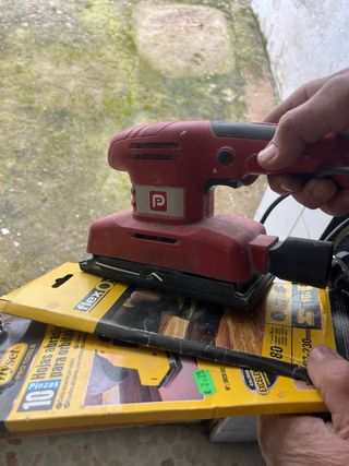 Lijadora eléctrica roja 135W