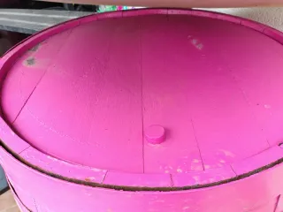 Barril decorado rosa lunares blancos y ruedas