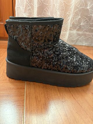 Botas Estilo Ugg Lentejuelas Negras y Plateadas