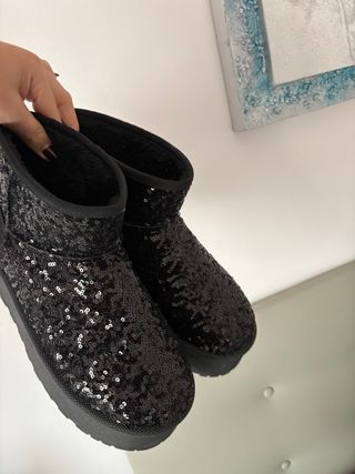Botas Estilo Ugg Lentejuelas Negras y Plateadas