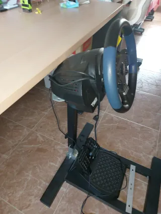 Volante Thrustmaster para PS4/PS5