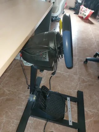 Volante Thrustmaster para PS4/PS5