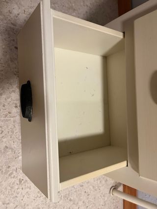 Mesita de noche de madera