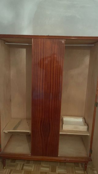 Armario antiguo madera con espejo