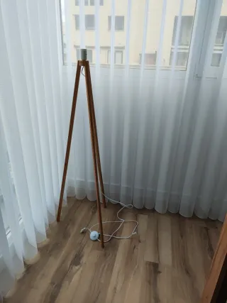 Pie de lámpara trípode madera