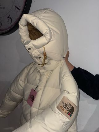 Chaqueta Gucci x The North Face Crema