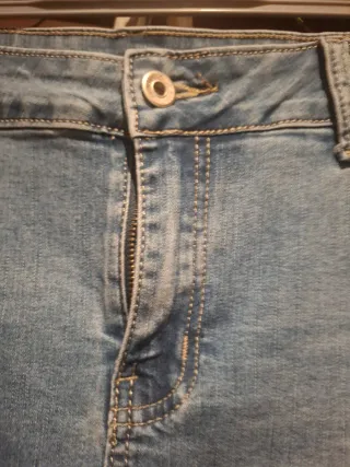 Falda vaquera desgastada