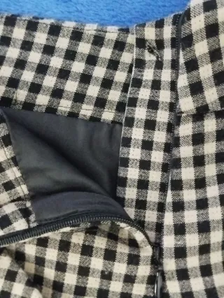 Minigonna a quadretti beige e nero