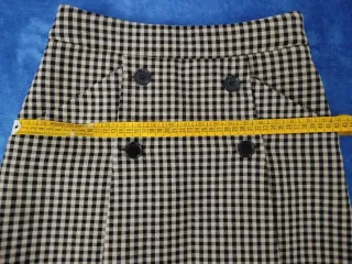 Minigonna a quadretti beige e nero