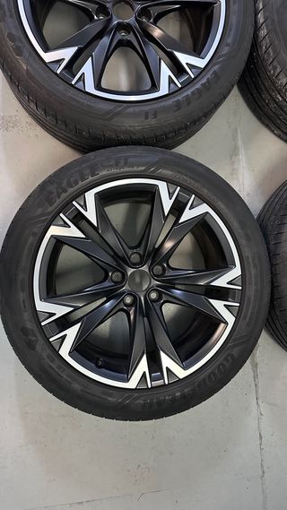 Llantas Cupra con neumáticos 245/45/R18
