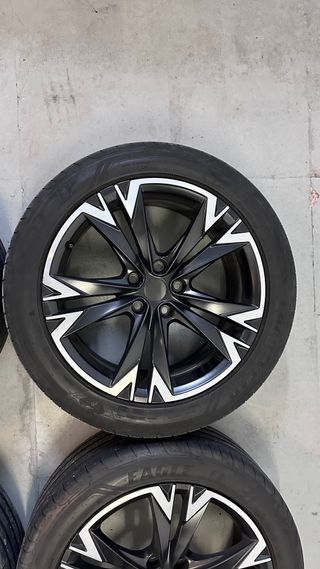 Llantas Cupra con neumáticos 245/45/R18