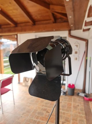 Lámpara de cine negra