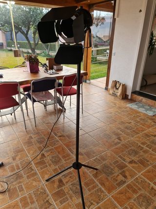 Lámpara de cine negra