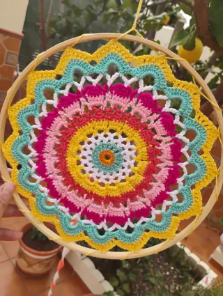 Mandala de crochet artesanal