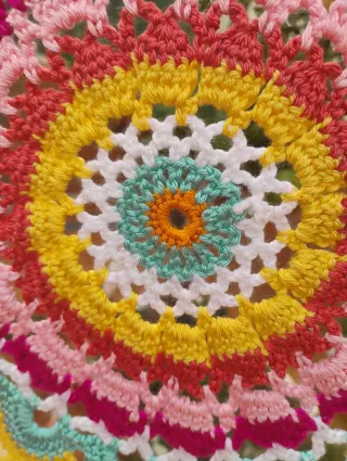 Mandala de crochet artesanal