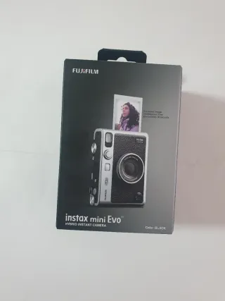 Cámara Fujifilm Instax Mini Evo Negra
