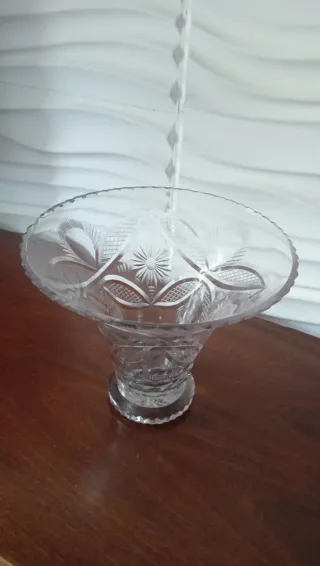 Jarrón antiguo de cristal tallado