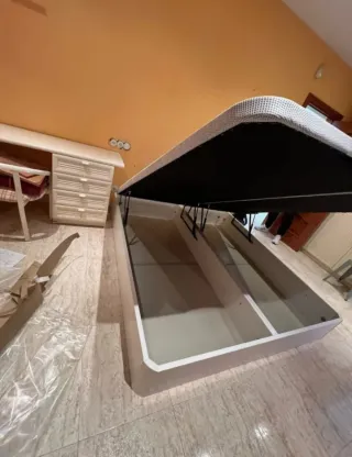 Canapé abatible blanco y gris