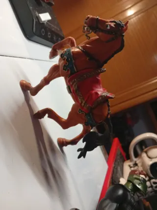 Caballo de juguete estilo Julio César