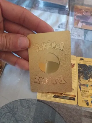 Cartas Pokémon doradas