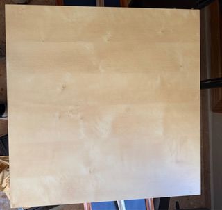 Mesa de madera cuadrada