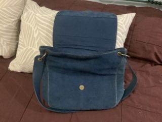 Bolso azul de ante