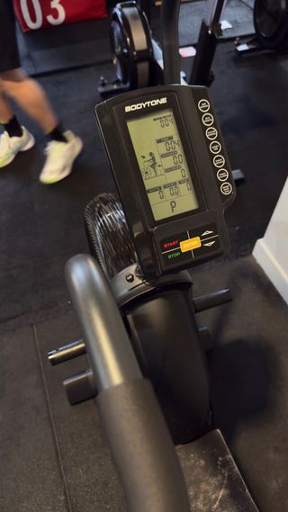 Lote 4 Máquinas Cardio: Assault, Remo, 2 Ski