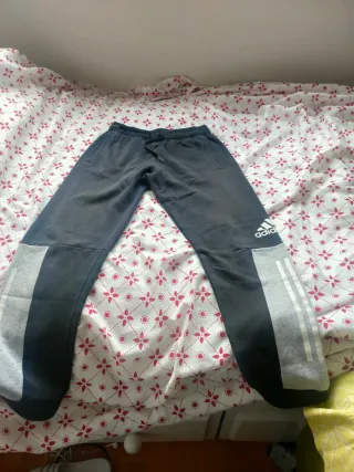 Lote 2 Pantalones Chándal Adidas y 2 camisetas