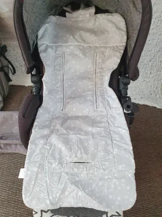 Silla de paseo,grupo0 y capazo bebé con accesorios