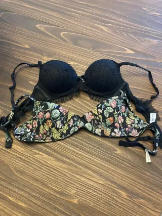 Reggiseni Intimissimi neri e fantasia floreale