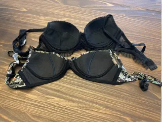 Reggiseni Intimissimi neri e fantasia floreale