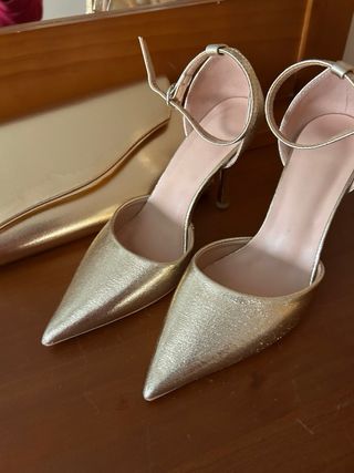 Pacchetto Borsa e tacchi dorati.