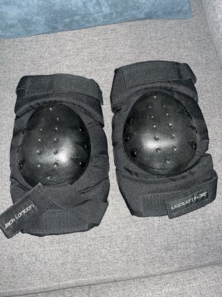 Patines en linea 38.5 y Rodilleras Negras