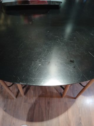 Mesa alta y 2 taburetes