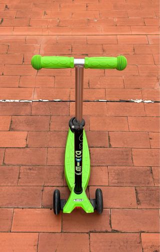Patinete Micro 3 ruedas verde.