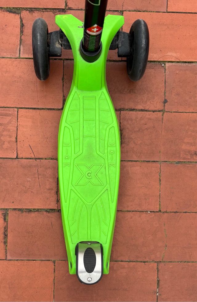 Patinete Micro 3 ruedas verde.