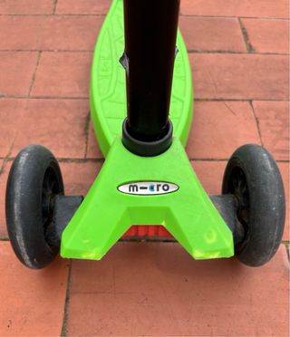 Patinete Micro 3 ruedas verde.