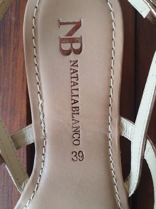 Sandalias doradas de PIEL