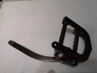 Vibrato tipo Bigsby negro